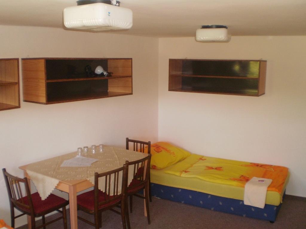 Hotel Pod Skalou Písek Buitenkant foto